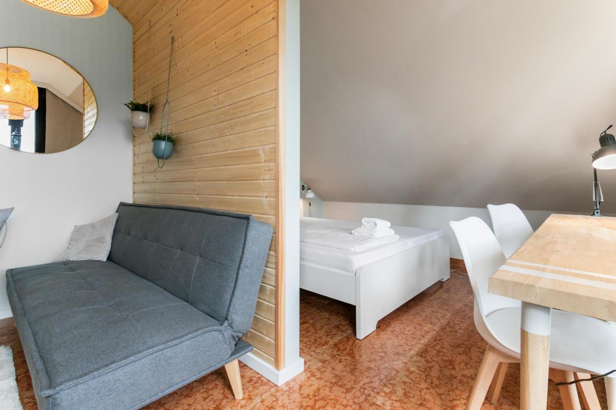 Flatista Homes - Penthouse With Rooftop Gym Apartment