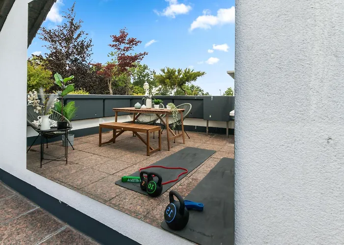 Flatista Homes - Penthouse With Rooftop Gym