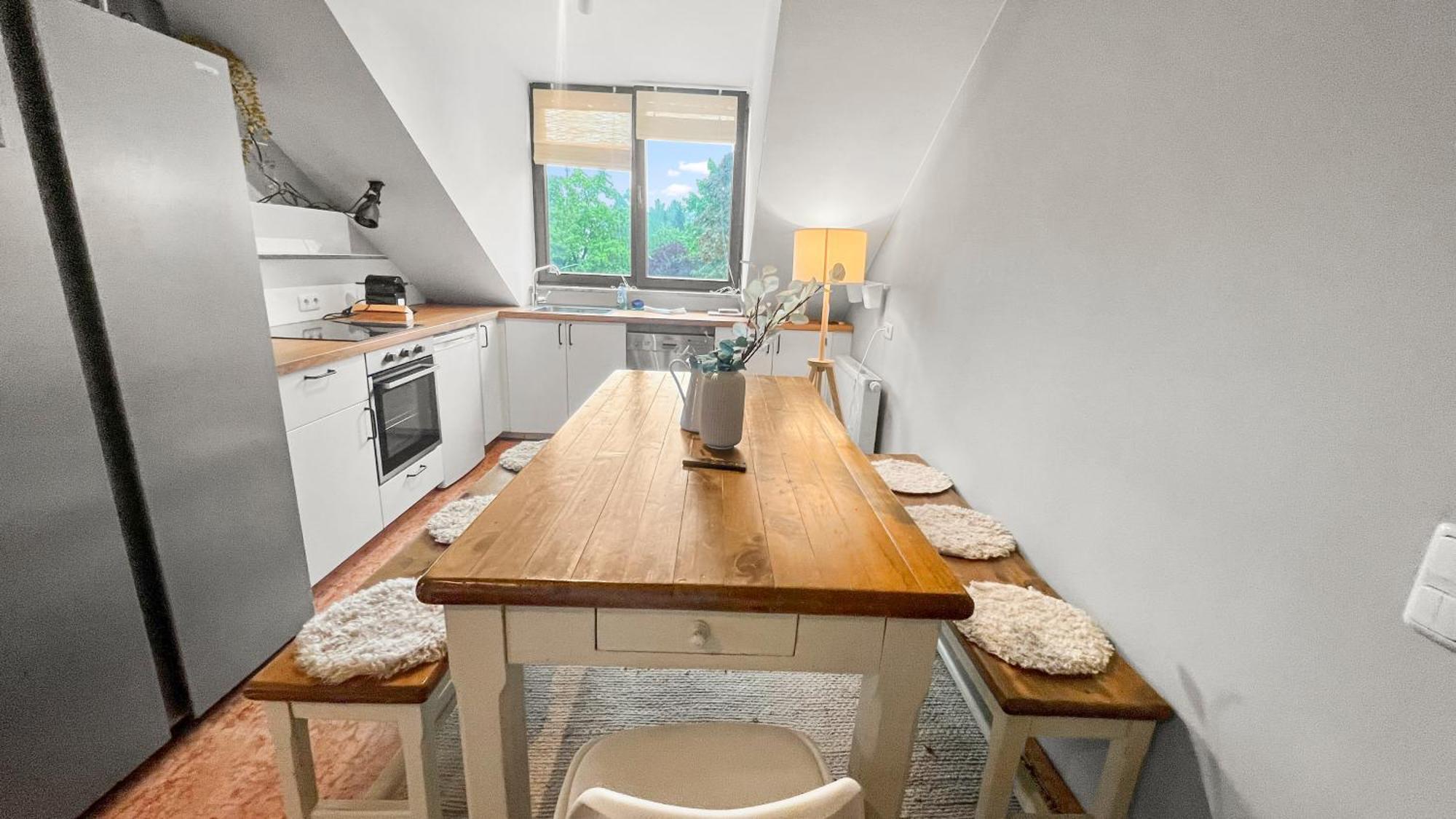 Flatista Homes - Penthouse With Rooftop Gym Apartment *