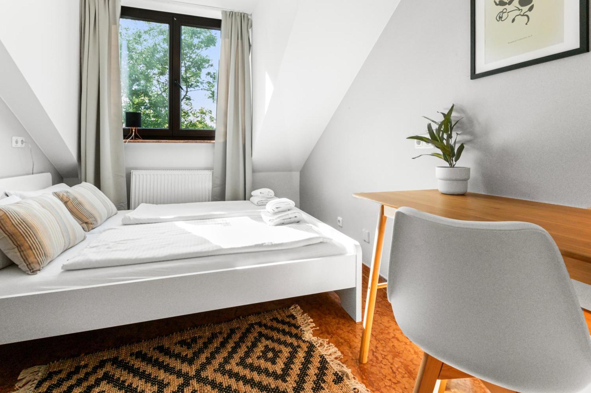 Flatista Homes - Penthouse With Rooftop Gym Apartment