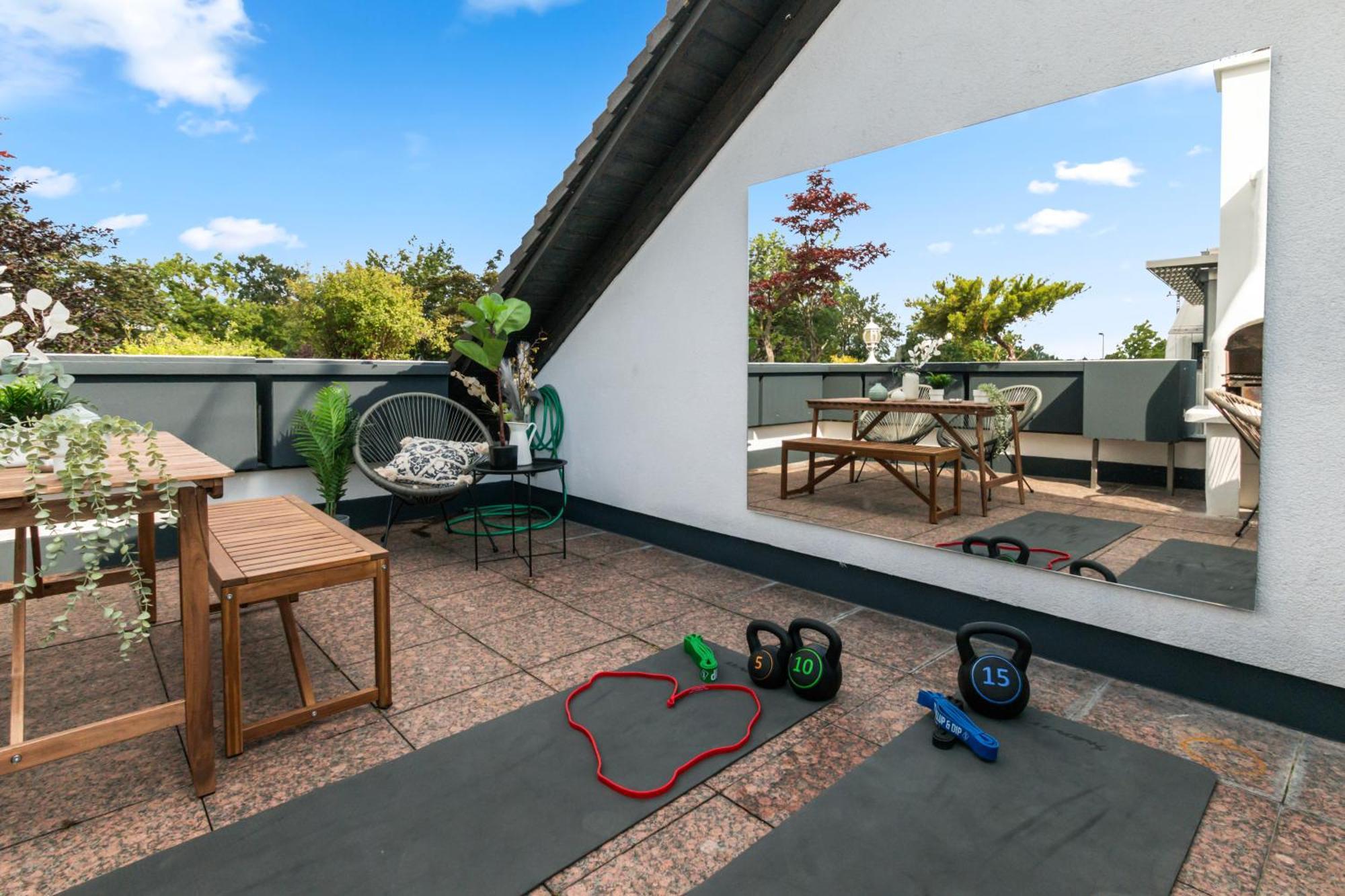 Flatista Homes - Penthouse With Rooftop Gym *