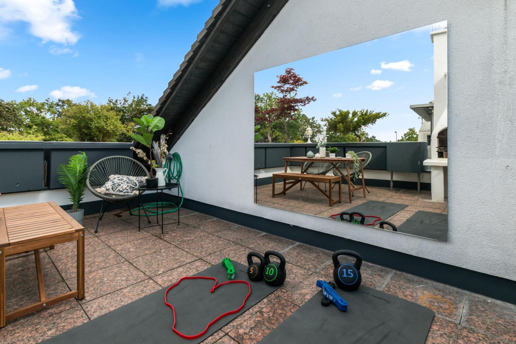 Flatista Homes - Penthouse With Rooftop Gym