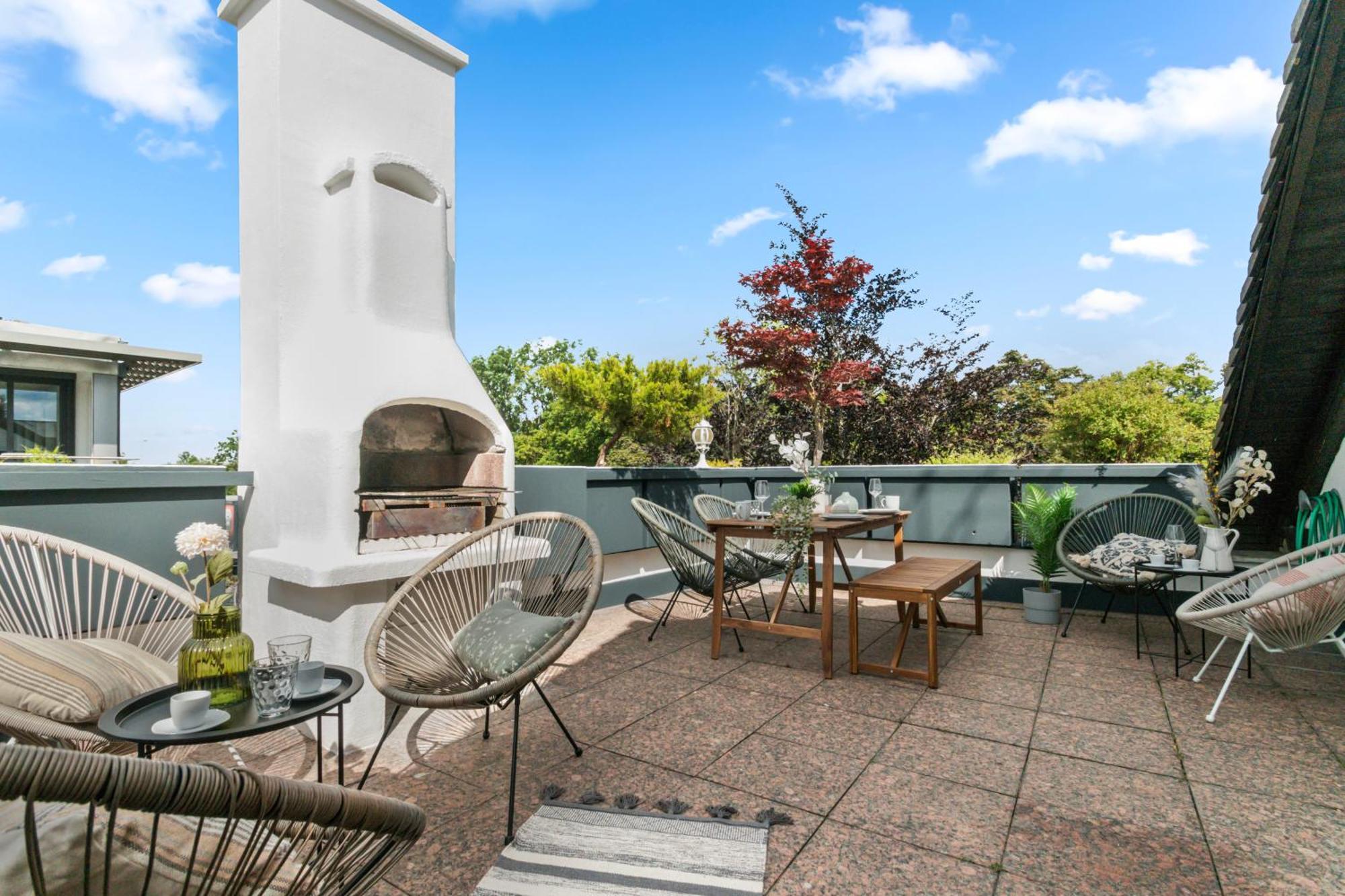 Flatista Homes - Penthouse With Rooftop Gym *